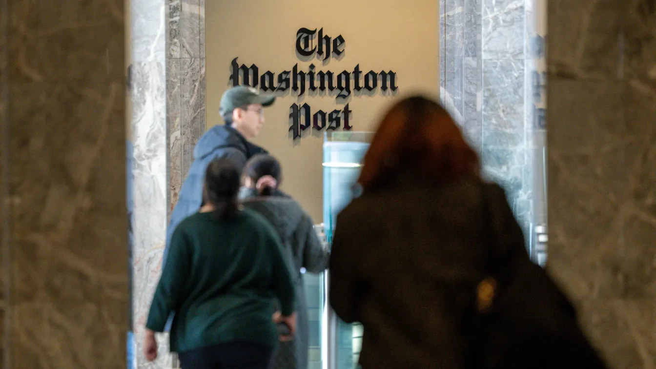 Стотици протестираха срещу масовите съкращения в Washington post
