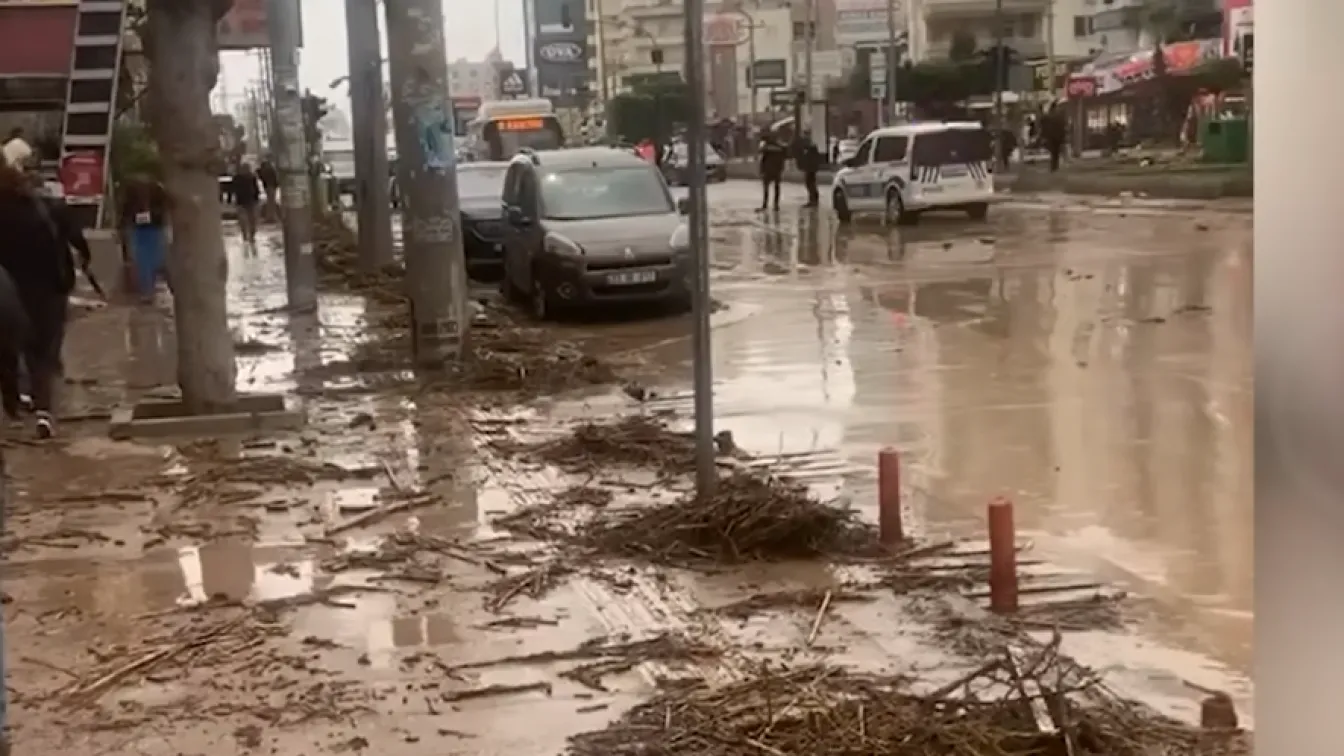 Обилни валежи в Турция, има загинали
