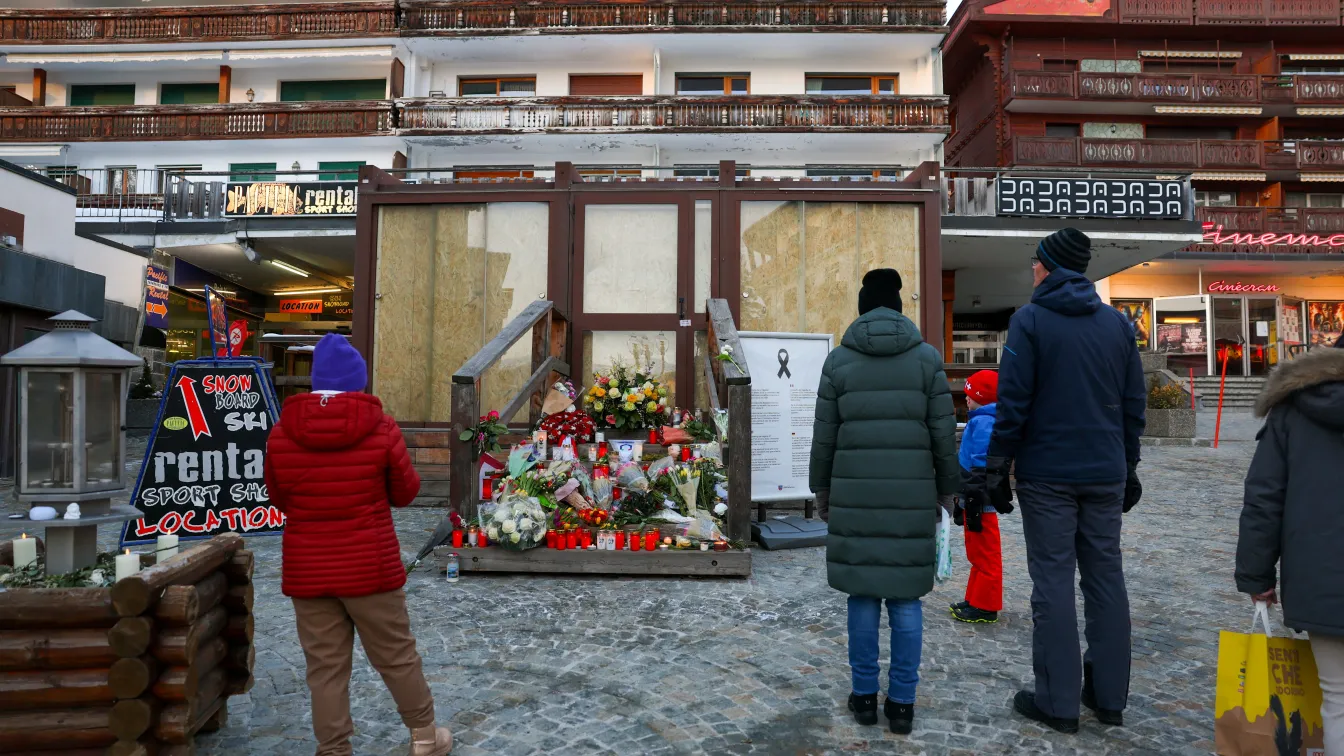Запали се мемориалът в памет на жертвите от пожара в Кран Монтана