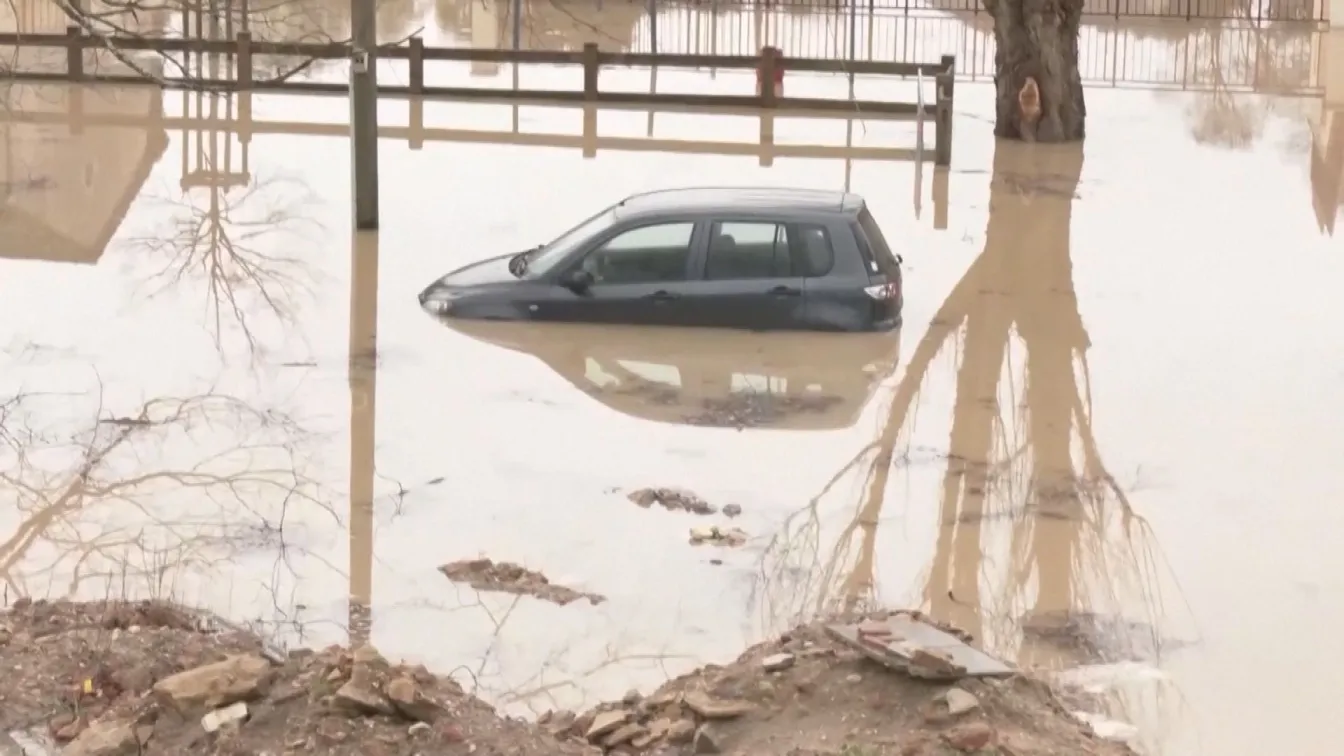 Бедствено положение в Южна Франция, десетки населени места са под вода (ВИДЕО)