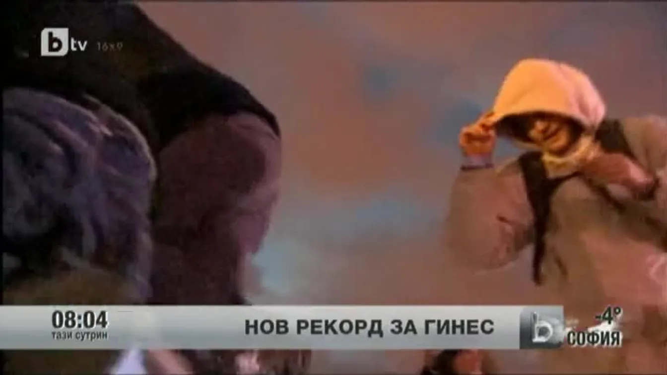 Масов бой със... снежни топки