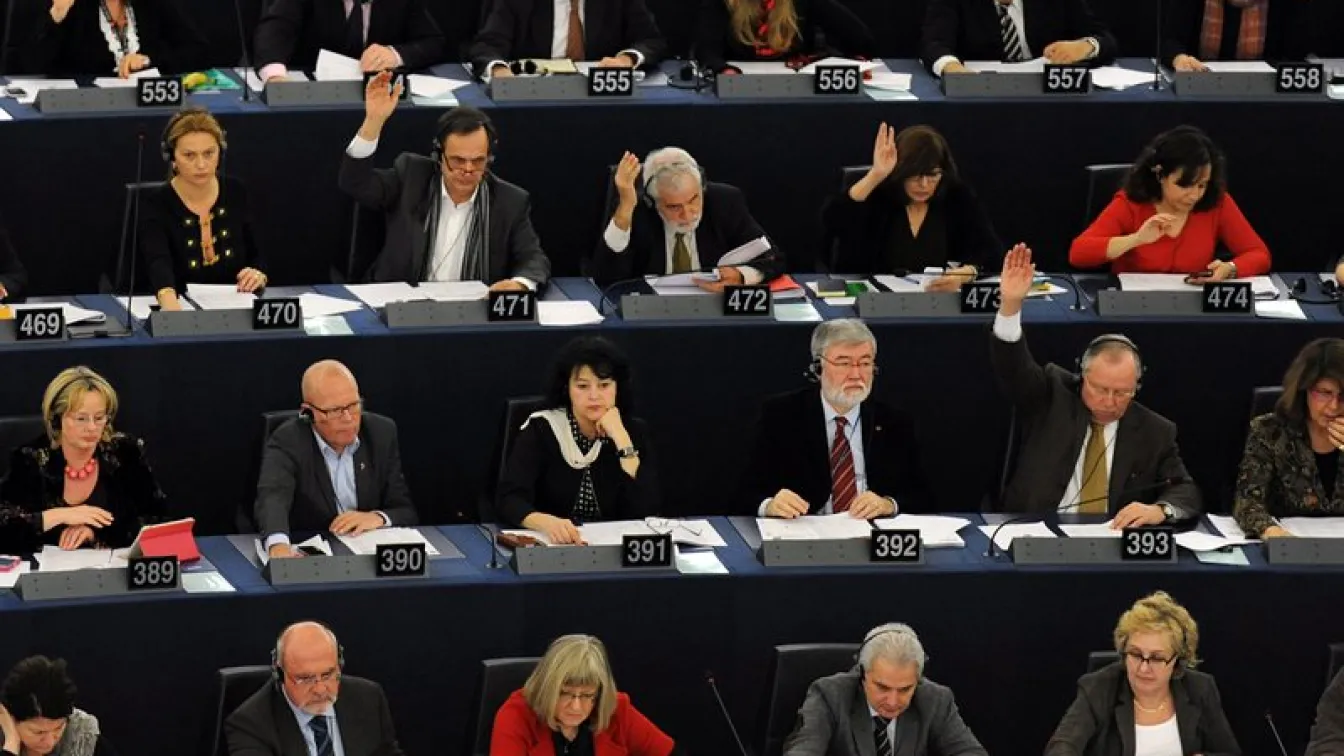 Европарламентът отложи обсъждането на ТТИП