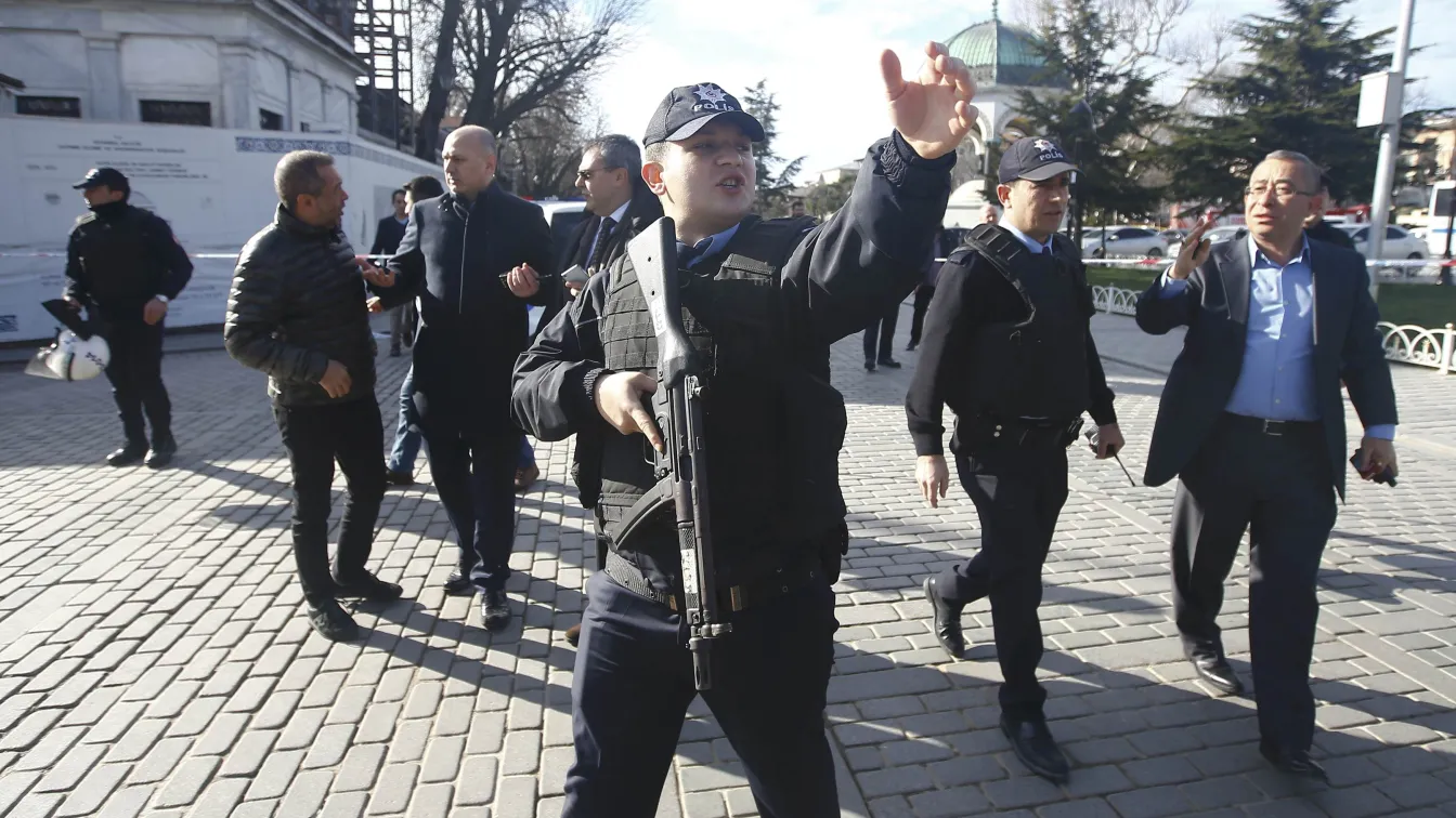 Терор в Истанбул: 10 чужденци загинаха при самоубийствен атентат (ОБЗОР)