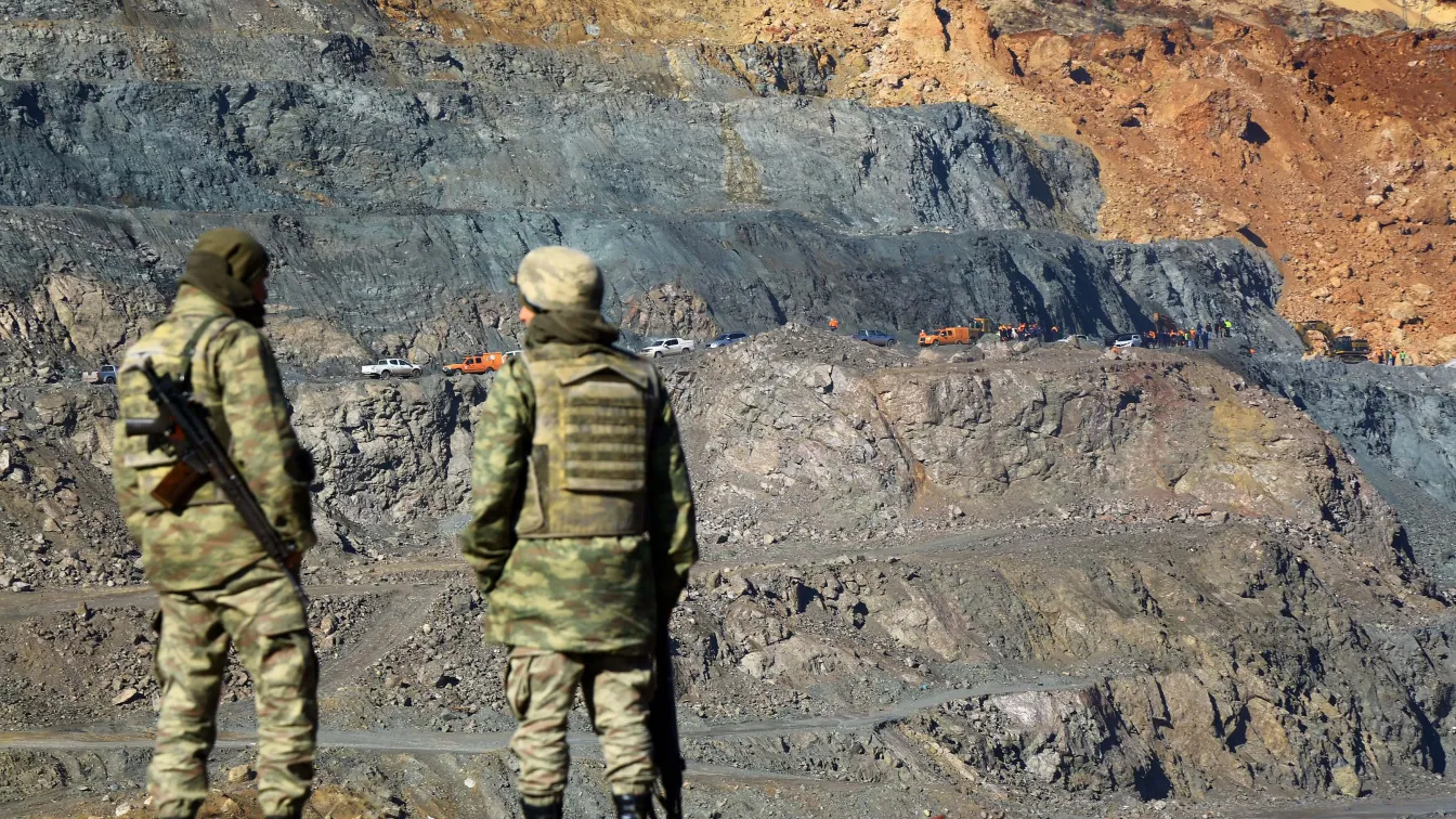 Турски военни от бази на НАТО търсят убежище в Германия