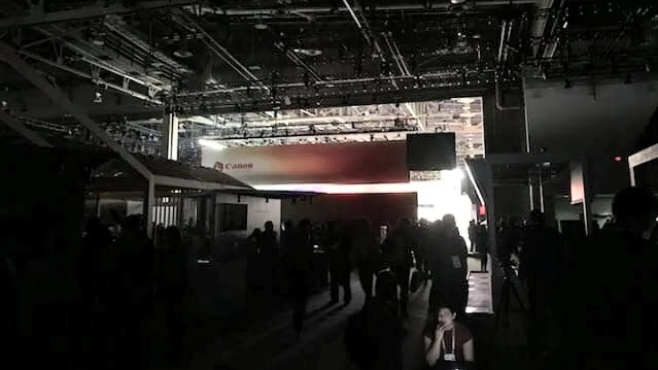 Спиране на тока потопи в мрак изложението за потребителска електроника в Лас Вегас