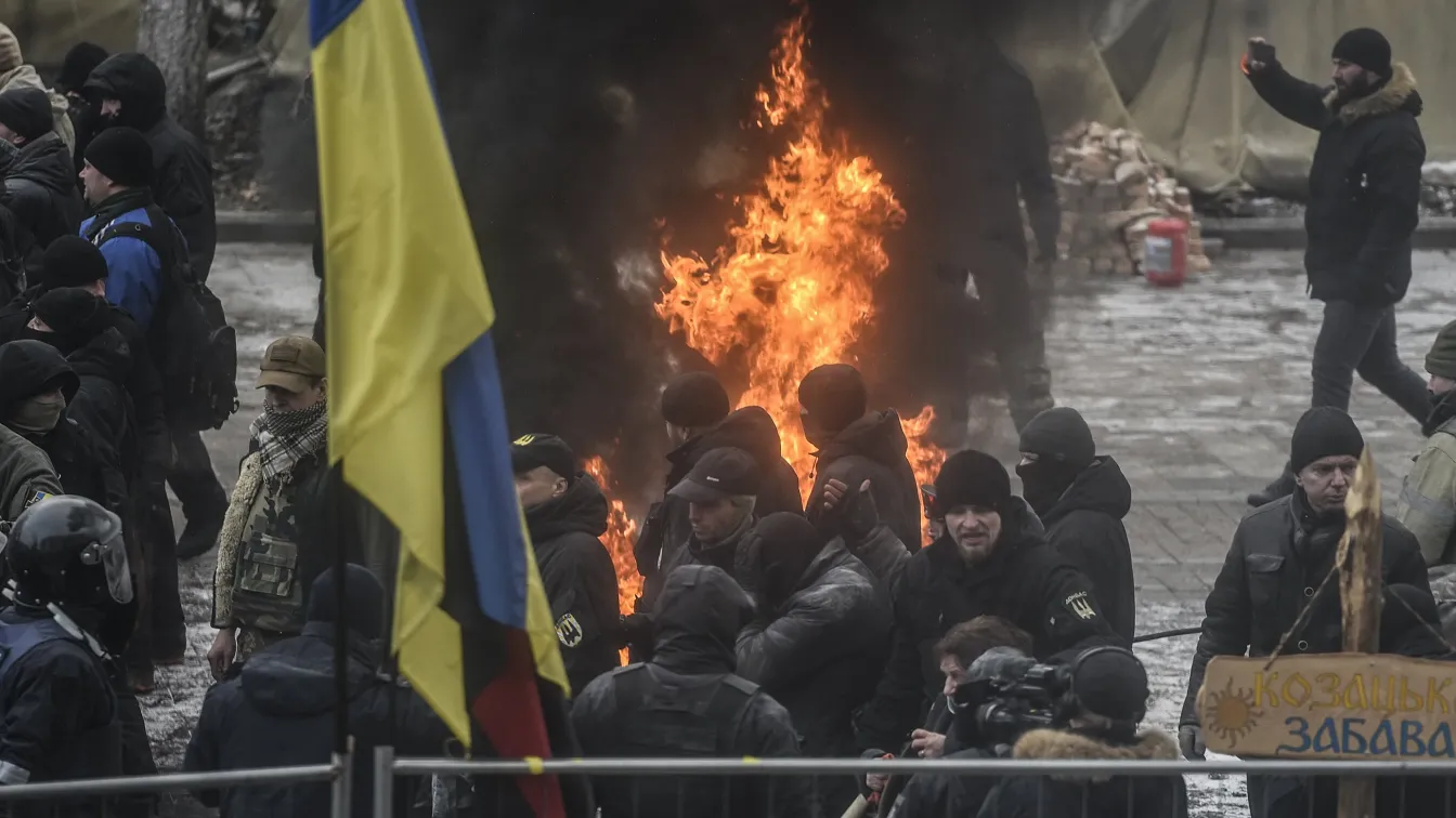 Сблъсъци в Киев между протестиращи и полиция (СНИМКИ И ВИДЕО) 