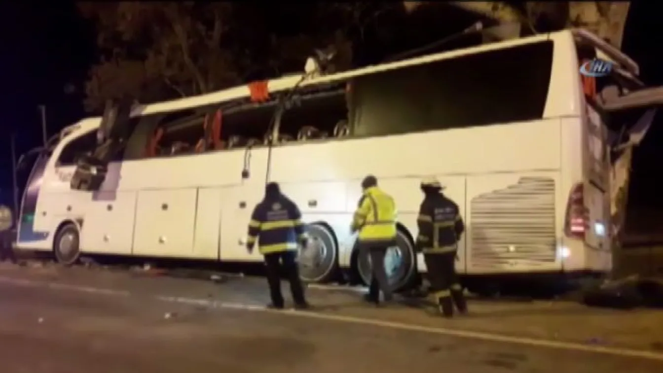 11 души загинаха, а 44 са ранени при катастрофа с автобус в Турция 