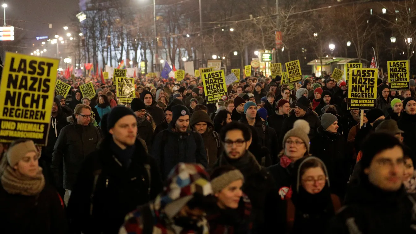Протест във Виена срещу... бал
