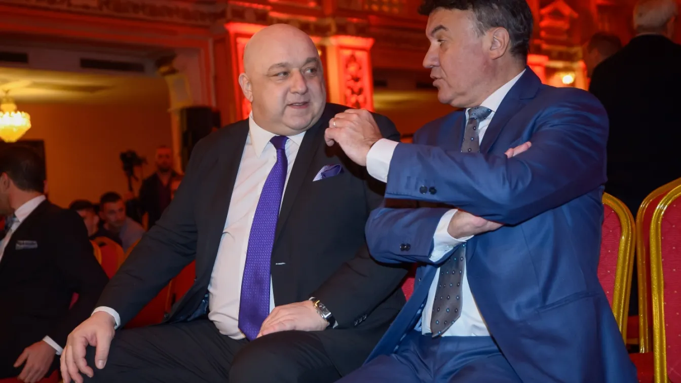 Кралев: Михайлов имаше болки в коляното. Казах му да се разтъпче (ВИДЕО)