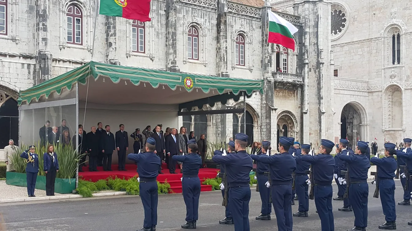 Президентът Румен Радев пристигна на визита в Лисабон