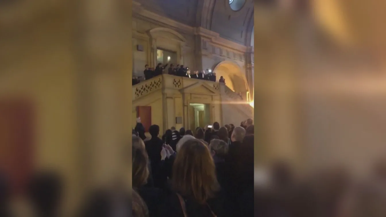 Протестите във Франция продължават, адвокати превзеха съдебната палата в Париж