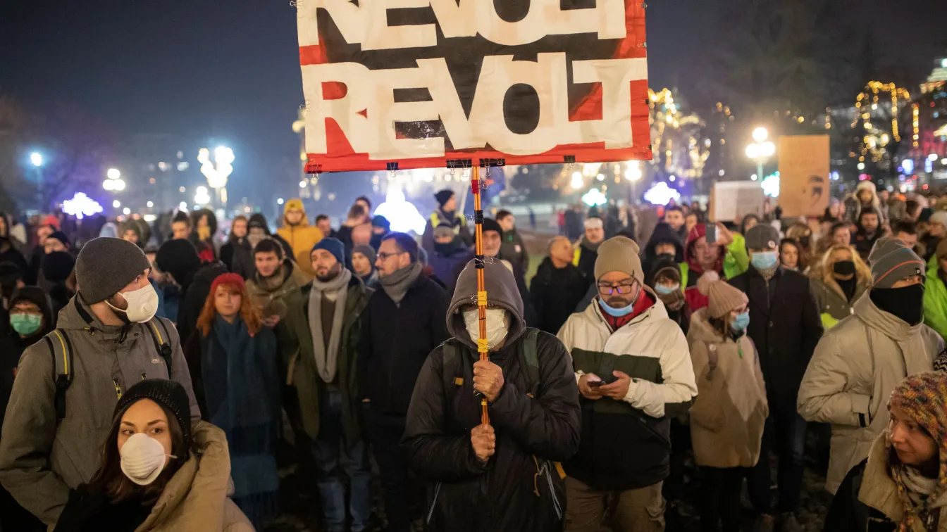 Стотици протестираха в Белград срещу мръсния въздух