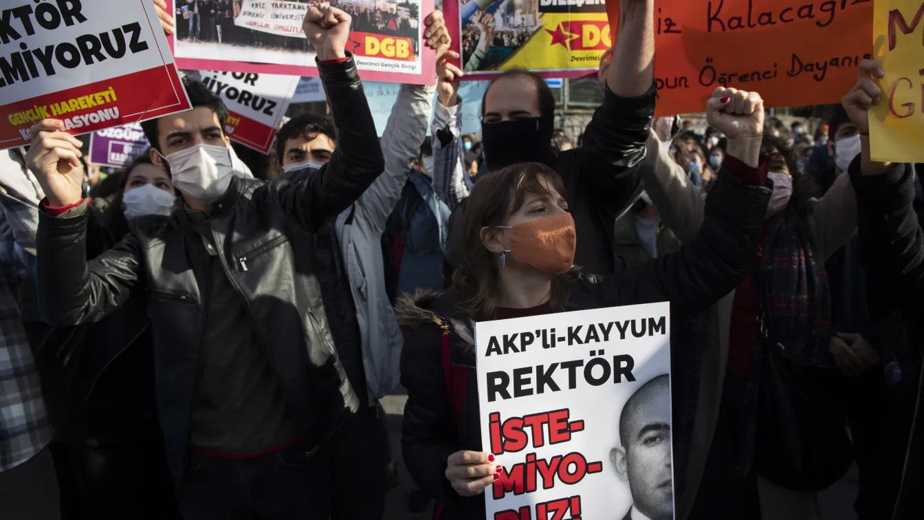 Протести в Турция срещу ректора на университет