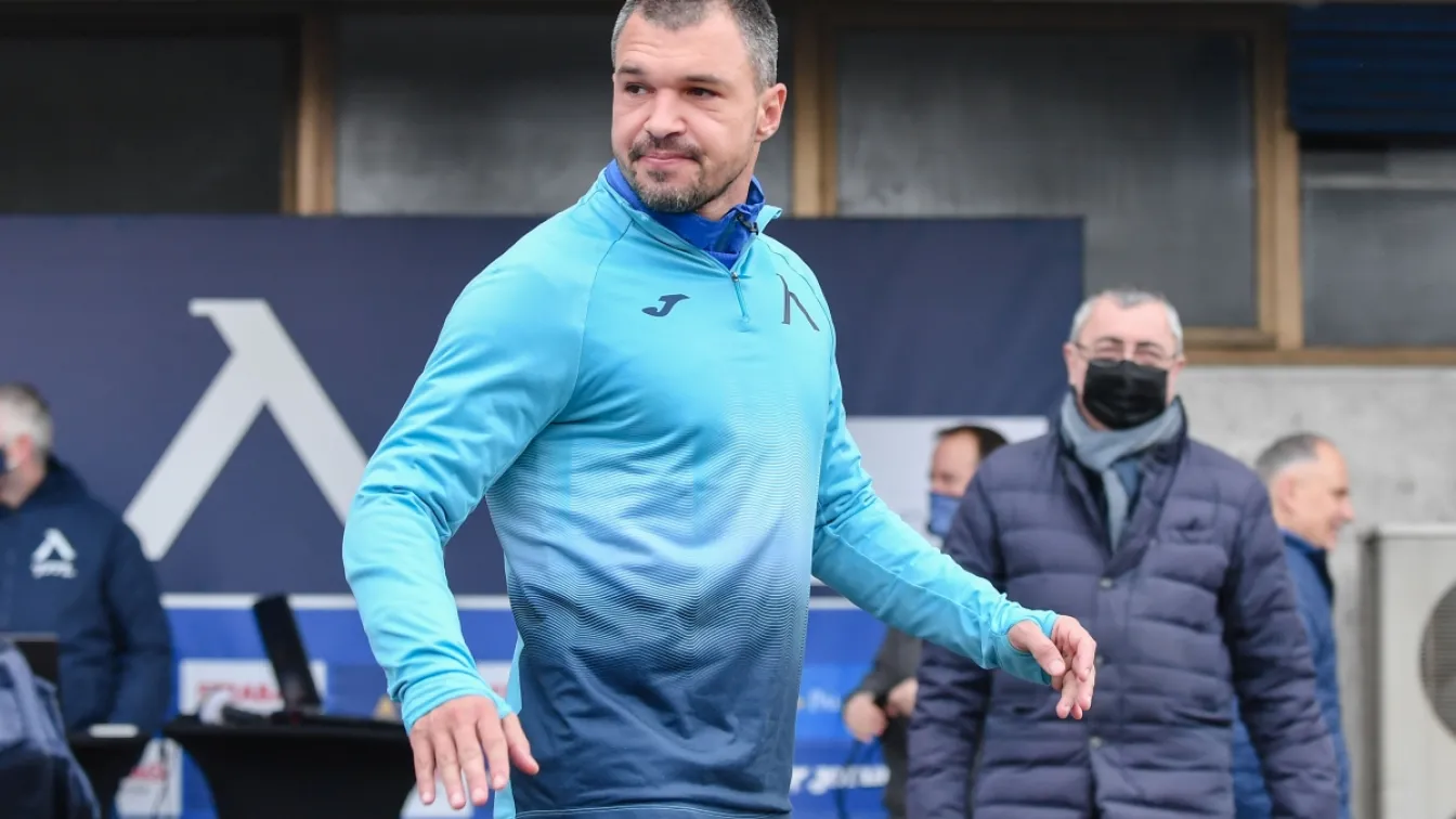 От Ман Сити до Казичене: Валери Божинов с екип на отбор от петото ниво на футбола