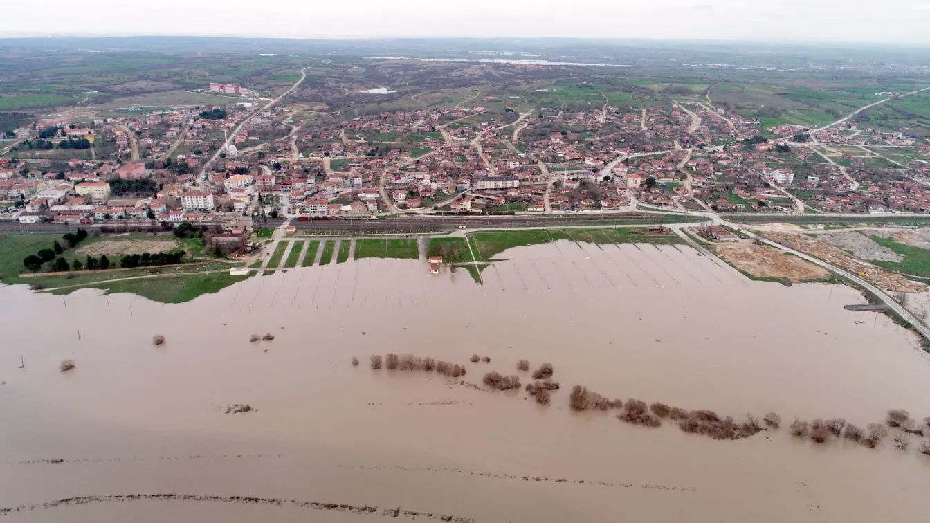 От суша до потоп: Позната водна картина, но в Турция