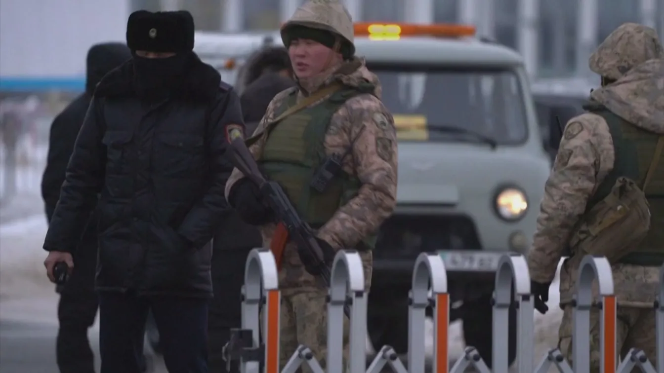 Край на протестите: Държави изтеглят дипломатите си, миротворците остават