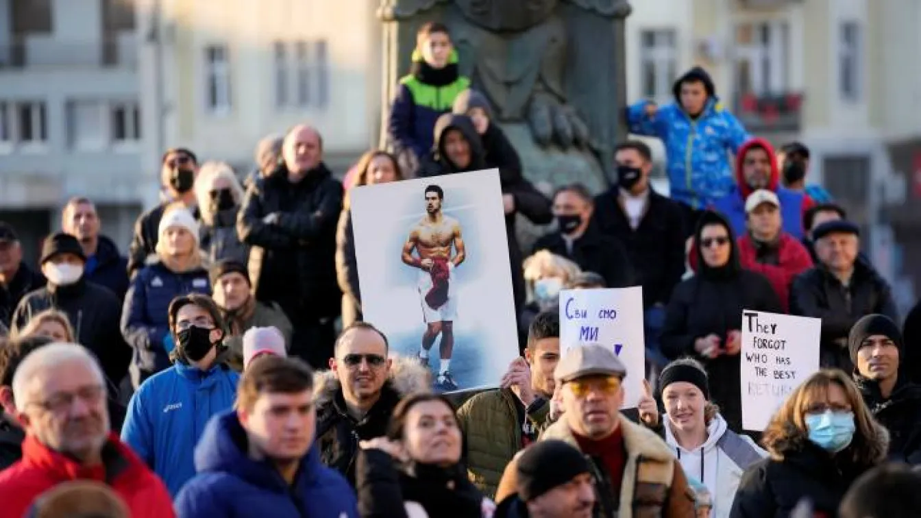 Родителите на Джокович се включиха в масов протест в негова подкрепа 