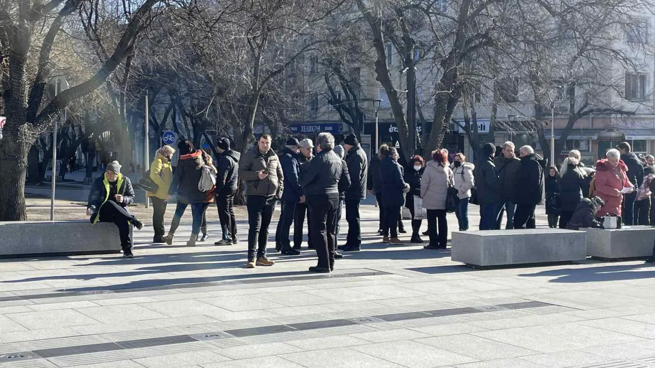Служители в „Арсенал“ на протест – искат да се възстанови транспортът до завода 