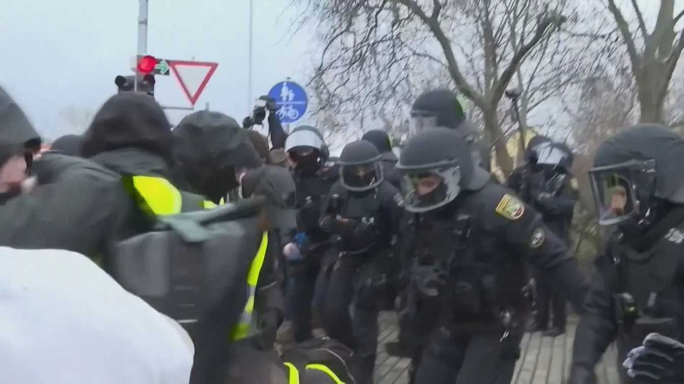 Хиляди германци протестираха срещу крайната десница 