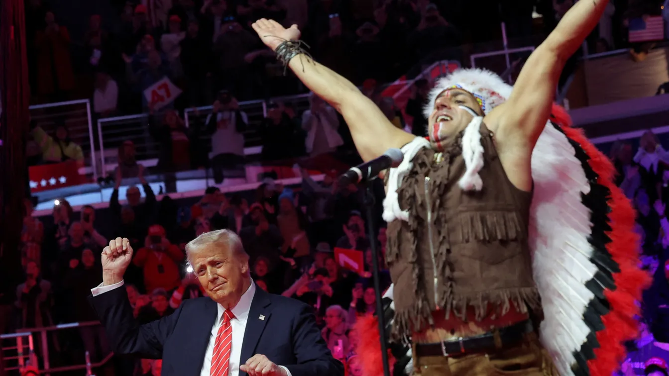 Да направим YMCA отново велика: Защо Доналд Тръмп обича да танцува на песента на Village People? (ВИДЕО)