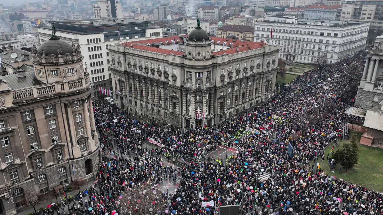 Специалният ни пратеник в Сърбия: Белград е блокиран от масов протест срещу Вучич