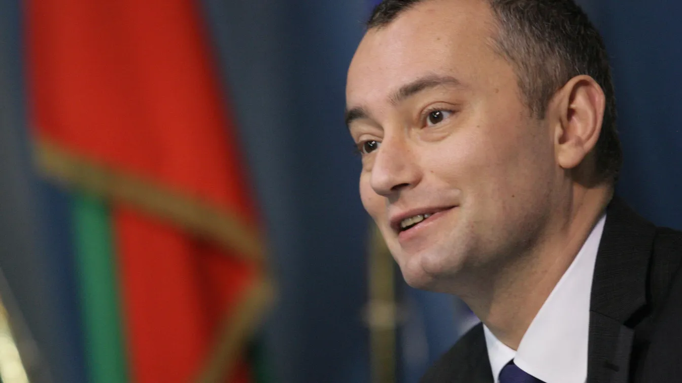 Николай Младенов: ОАЕ поема разходите за туристи, блокирани заради отменени полети