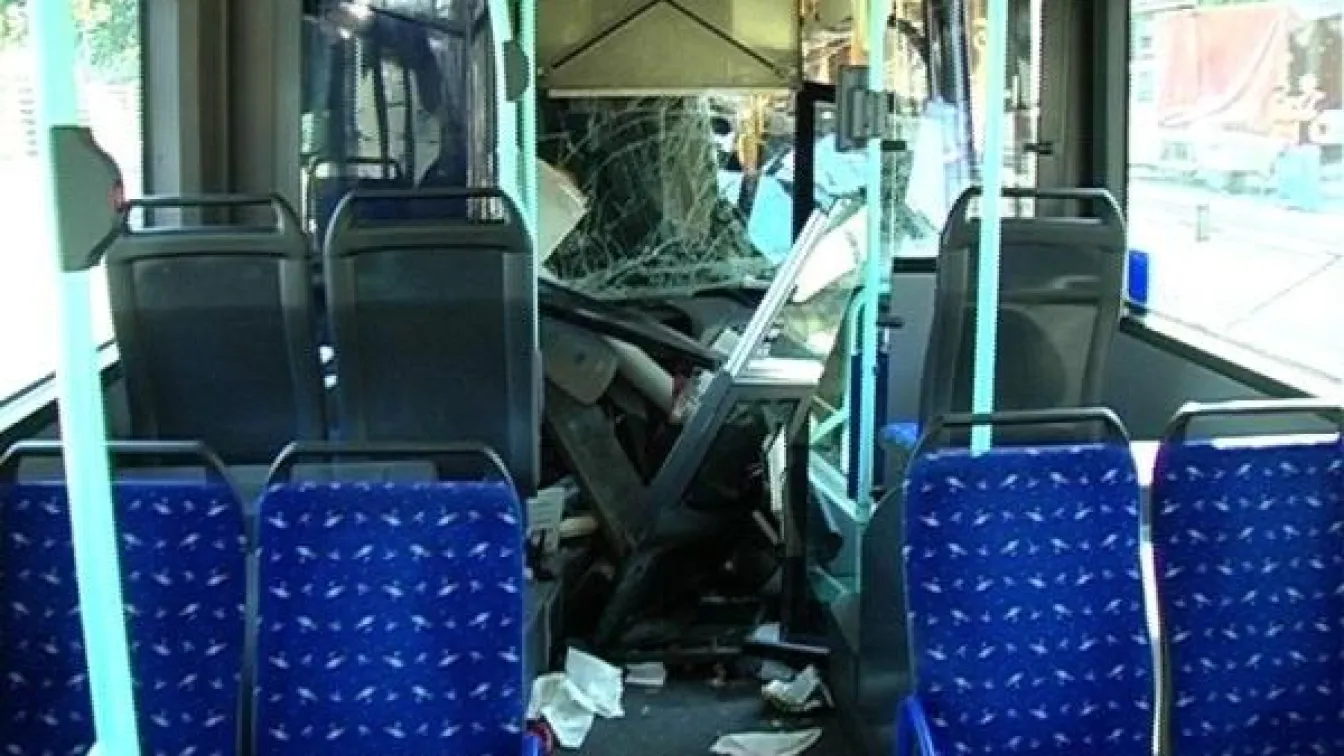 30 пострадали при верижна катастрофа на 3 автобуса и автомобил в Белград