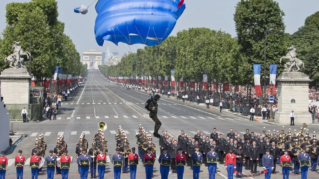 5000 военни на парад за националния празник на Франция