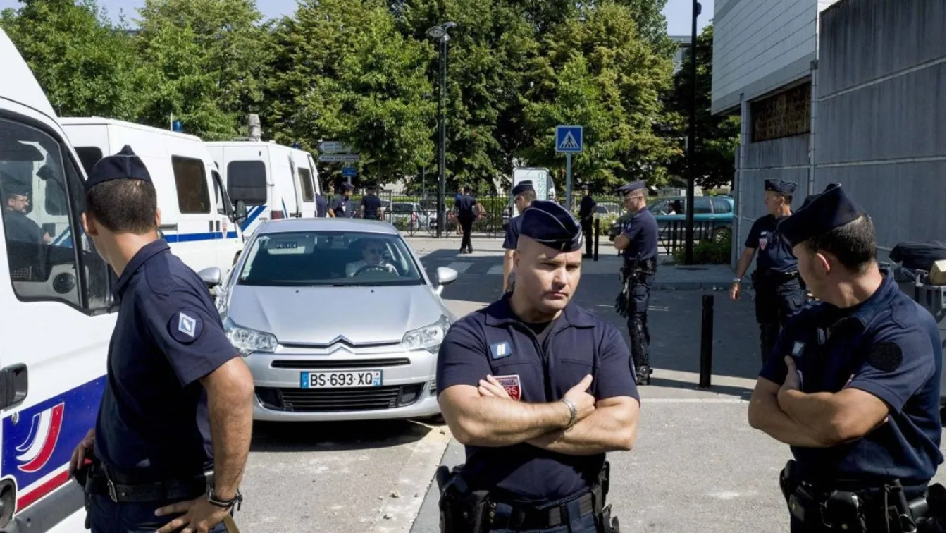 Да си загубиш телефона по време на грабеж и да си го потърсиш в полицията – Франция!