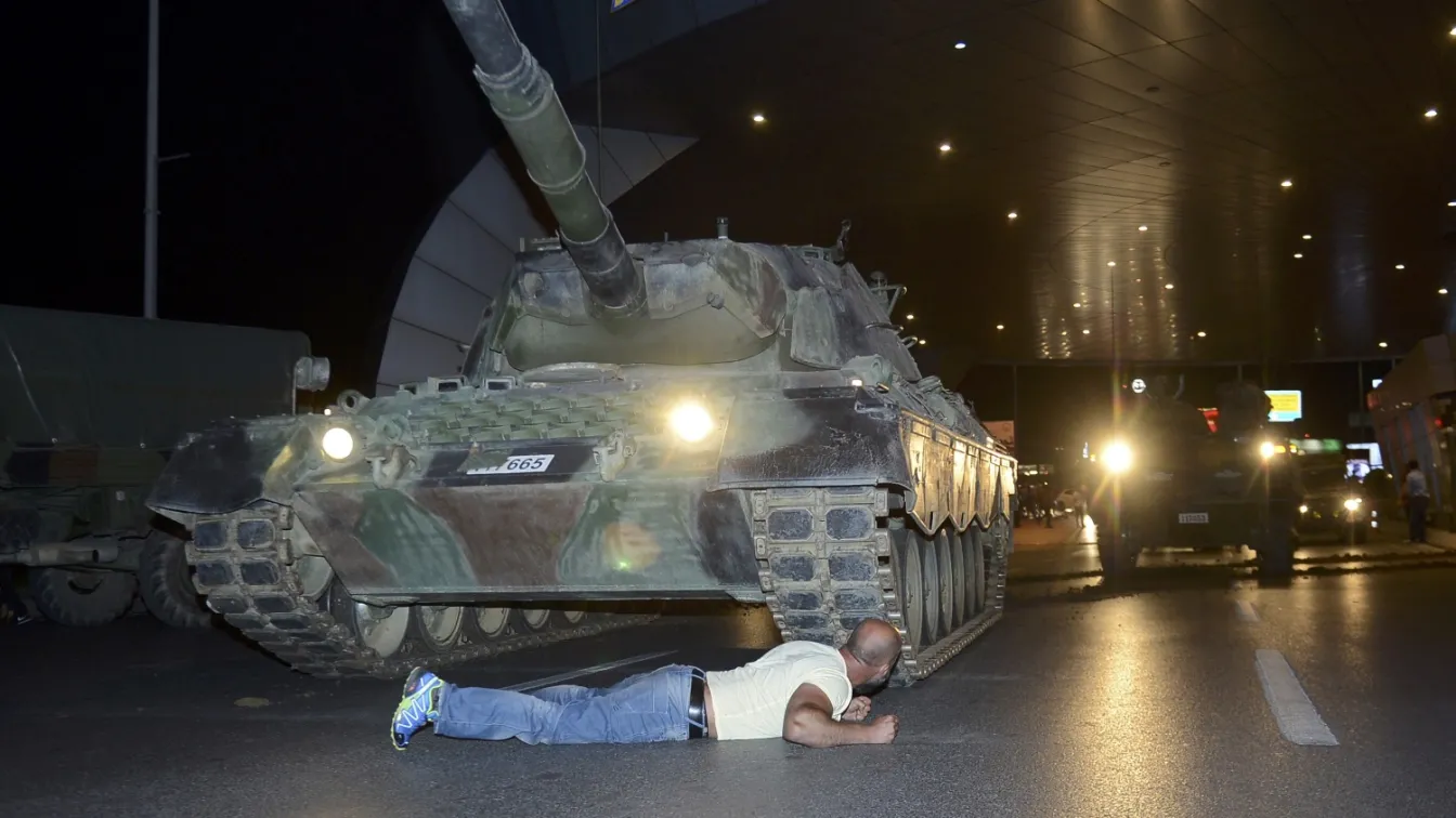 Опит за военен преврат в Турция (ОБЗОР)