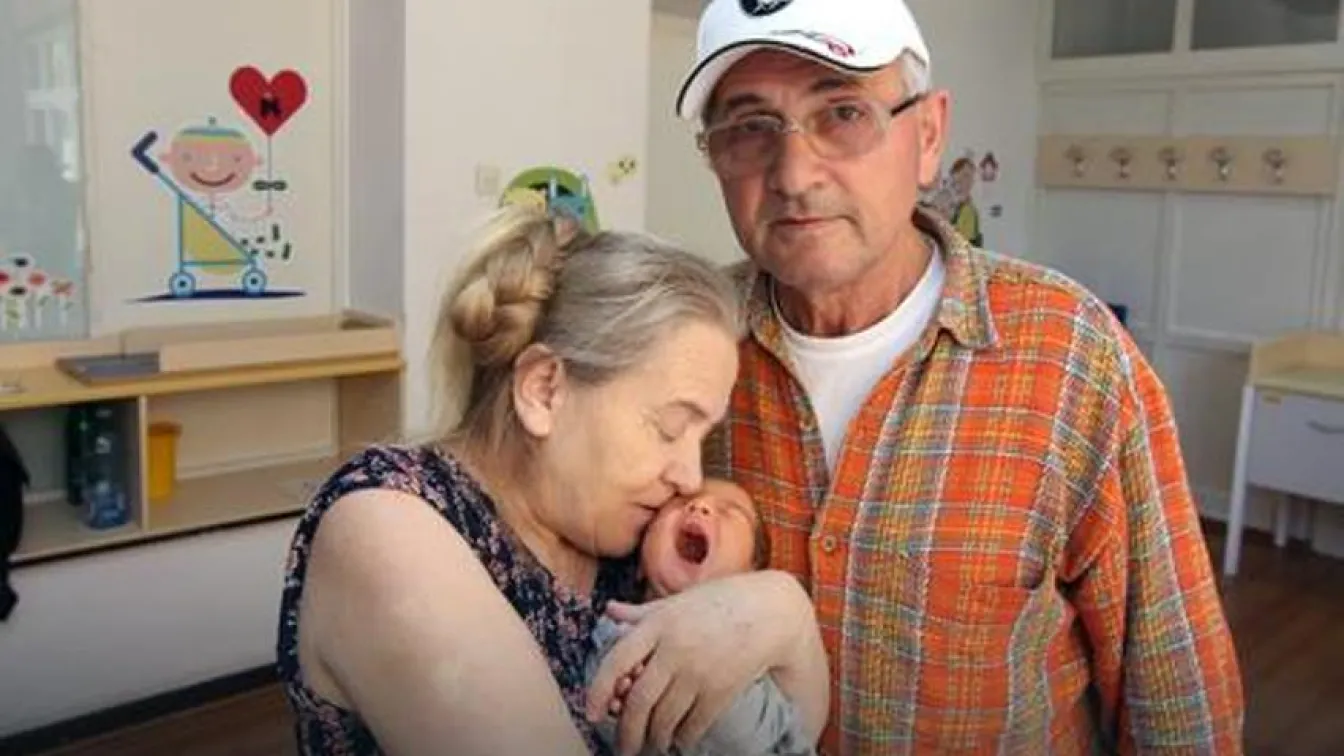 Сръбкиня роди на 60 години, мъжът й я изостави