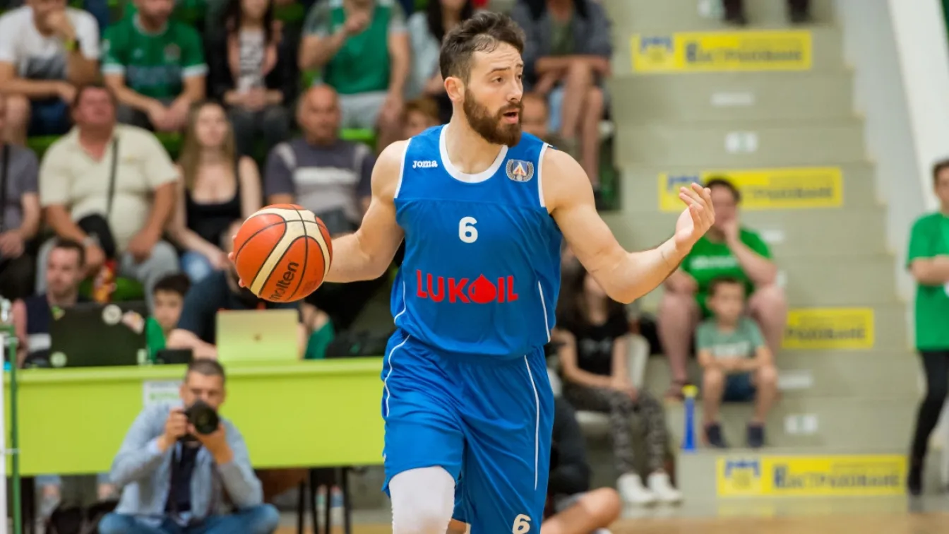Божидар Аврамов преподписа с 