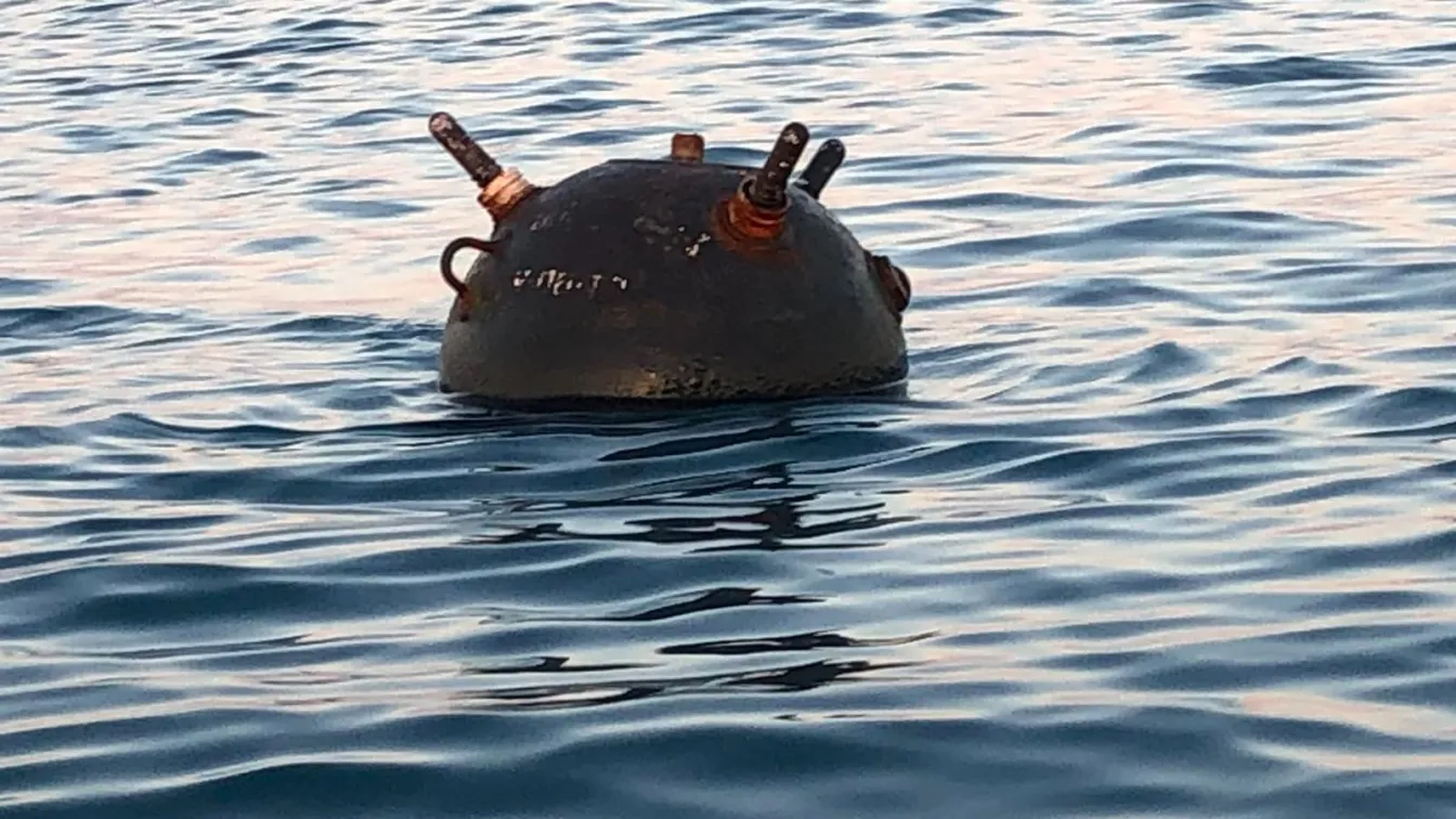 Морска мина е забелязана на плажа пред учебен полигон в Румъния