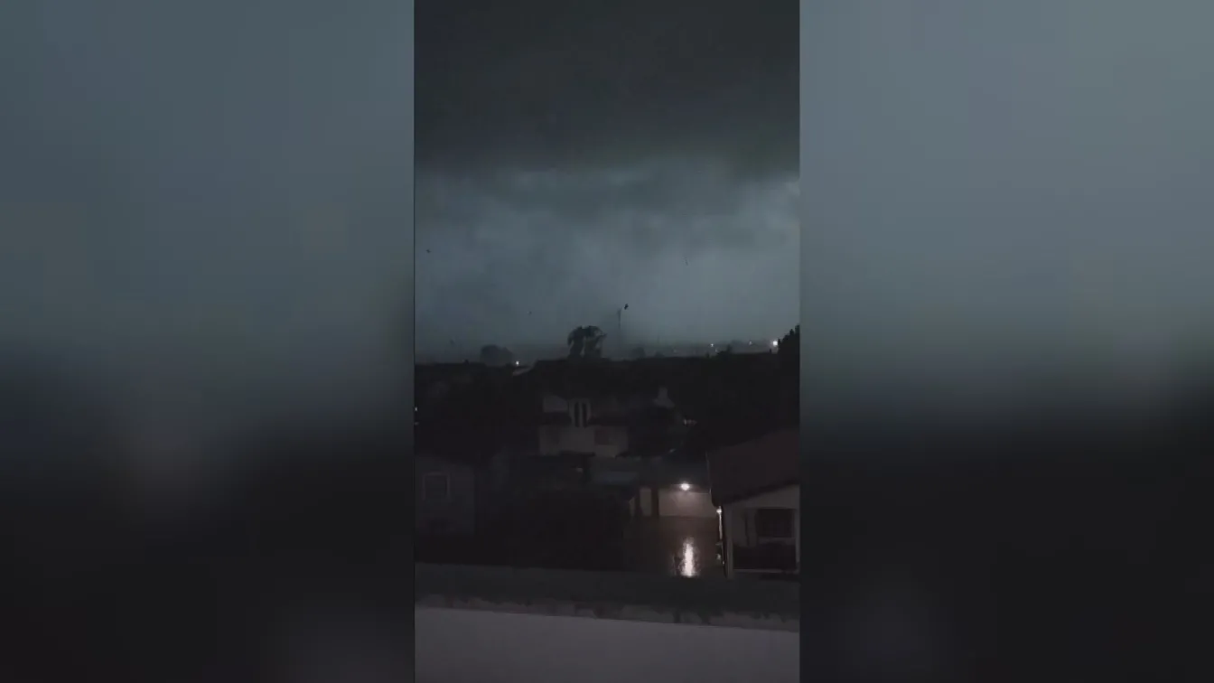 Торнадо в Италия (ВИДЕО)