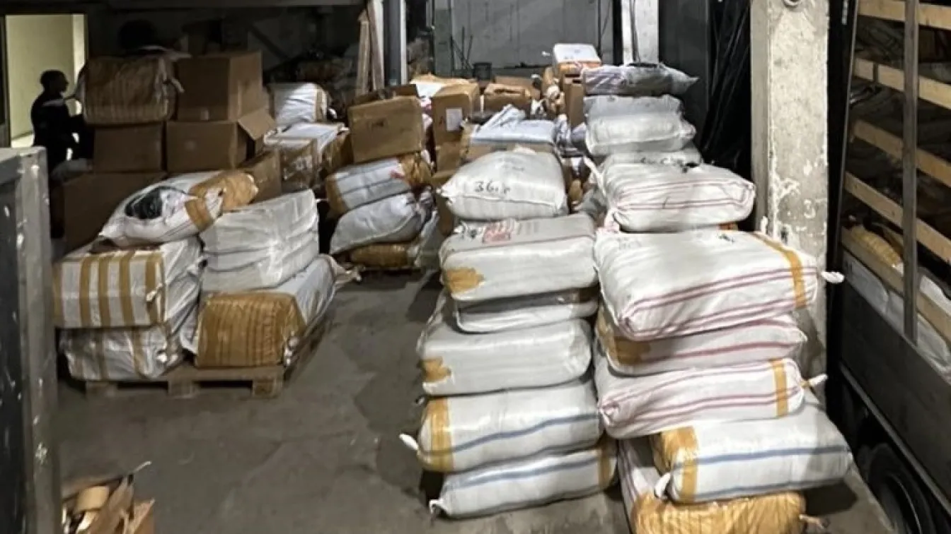 Митничари задържаха ментета на известна марка за спортни стоки 