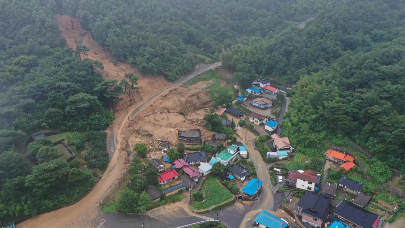 Южна Корея под вода: Проливният дъжд взе жертви, хиляди са евакуирани