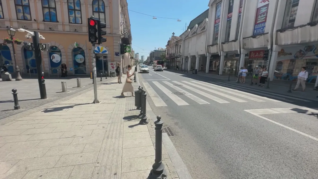 Тропическа жега и в Сърбия: Полупразни улици в Белград