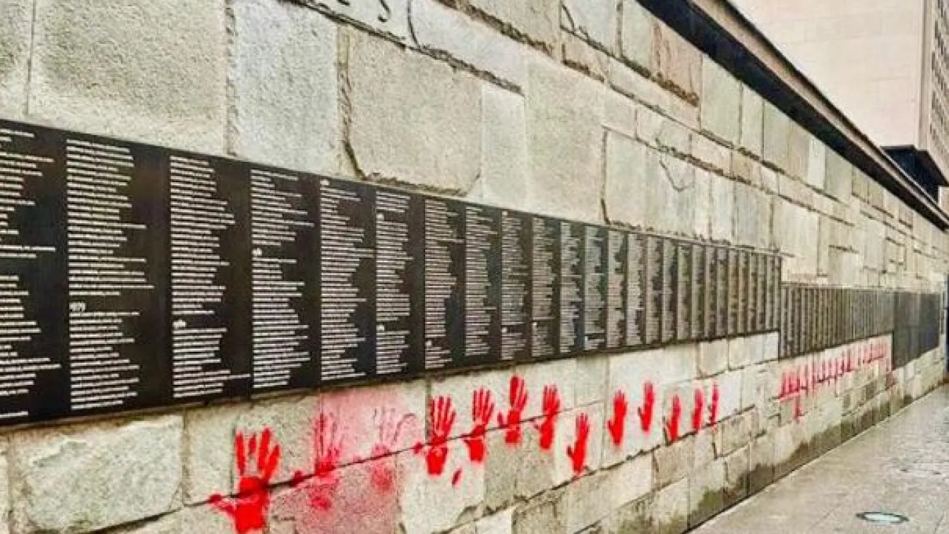 Съдят българи в Париж, осквернили Мемориала на Холокоста