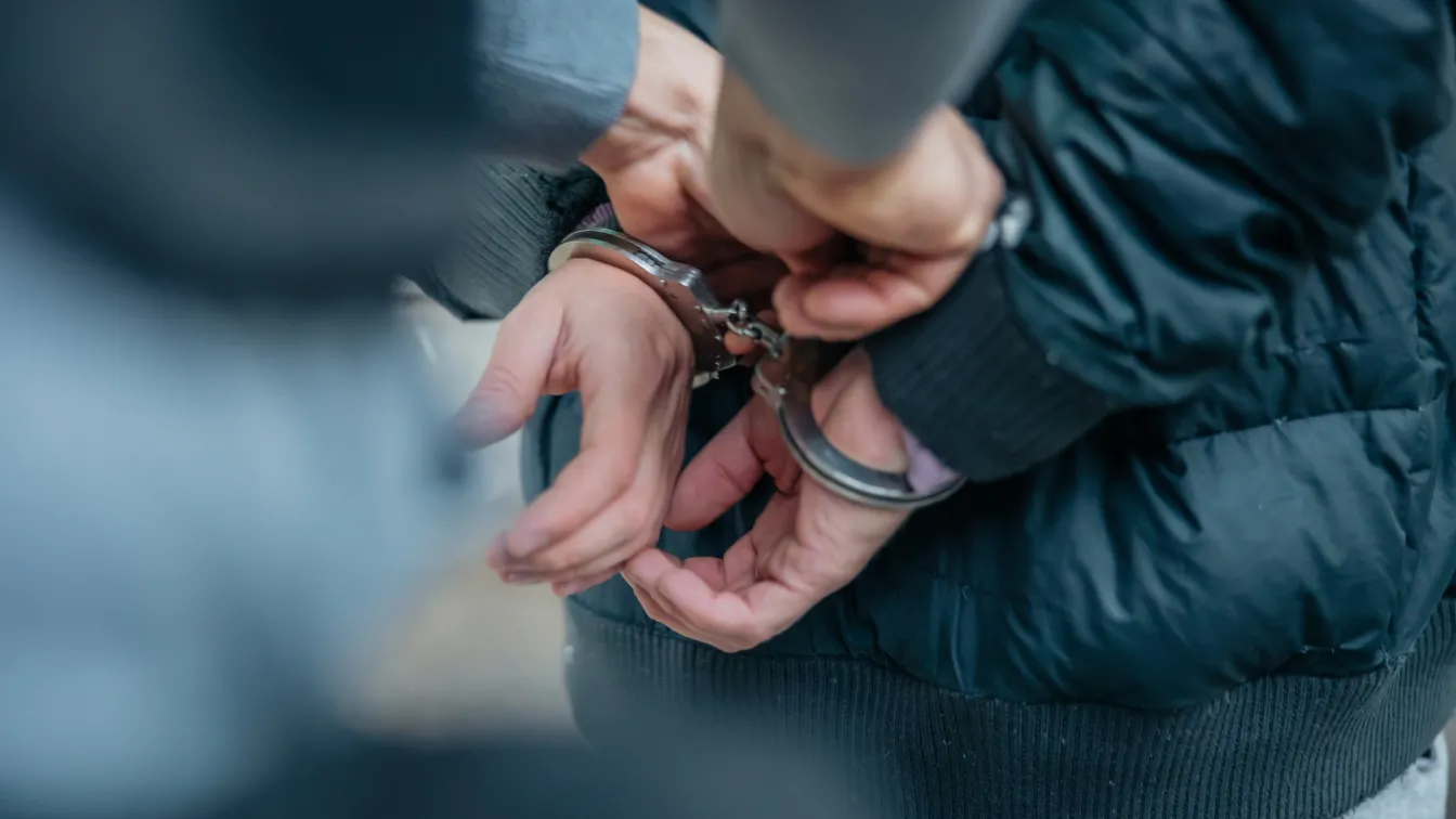 Осъдиха четирима мъже за сексуално насилие над непълнолетни стажантки в парламент