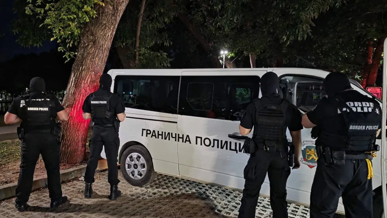 Измами за около 900 000 евро: Разбиха схема за рент-а-кар коли от Германия, задържаха 10 души (СНИМКИ)