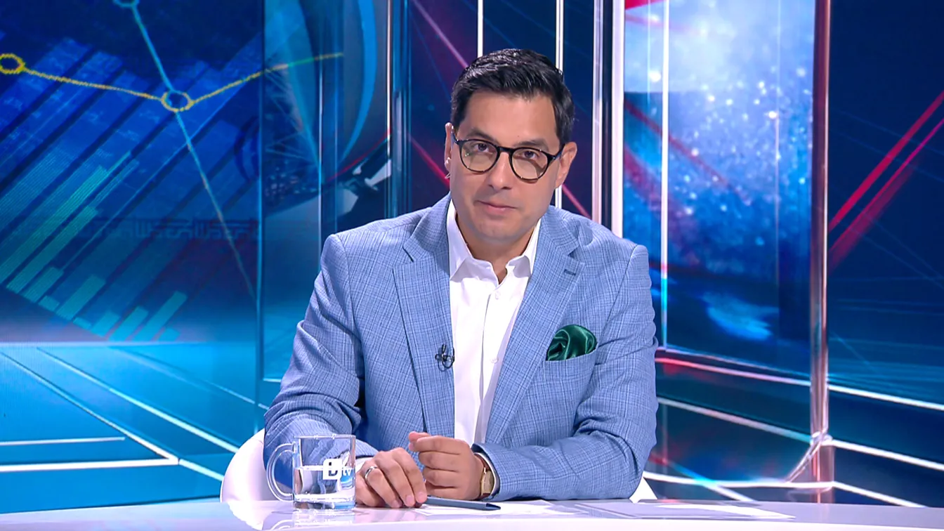 Коментар на водещия: „След август“