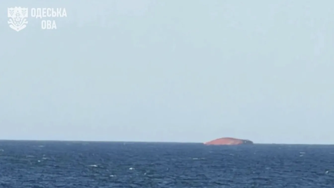 Товарен кораб потъна в Черно море, след като беше поразен от крилати ракети Х-59