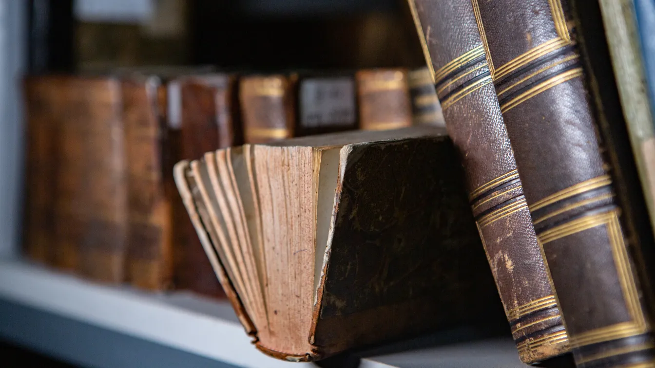 Мъж върна книга със 150 години закъснение