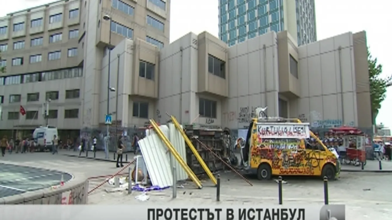 Десетки хиляди по площадите и улиците на Турция