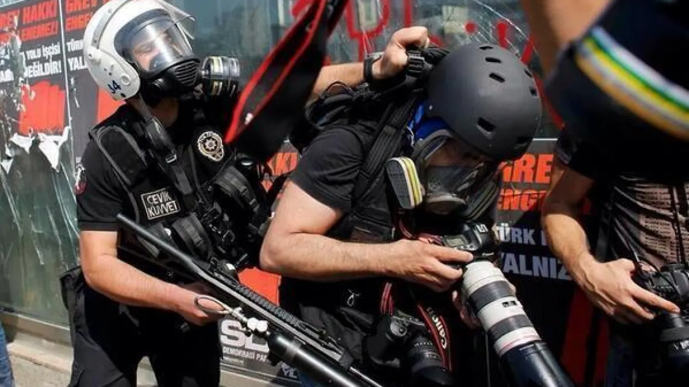 Съд в Истанбул остави 4-ма задържани в ареста, пусна над 20 други