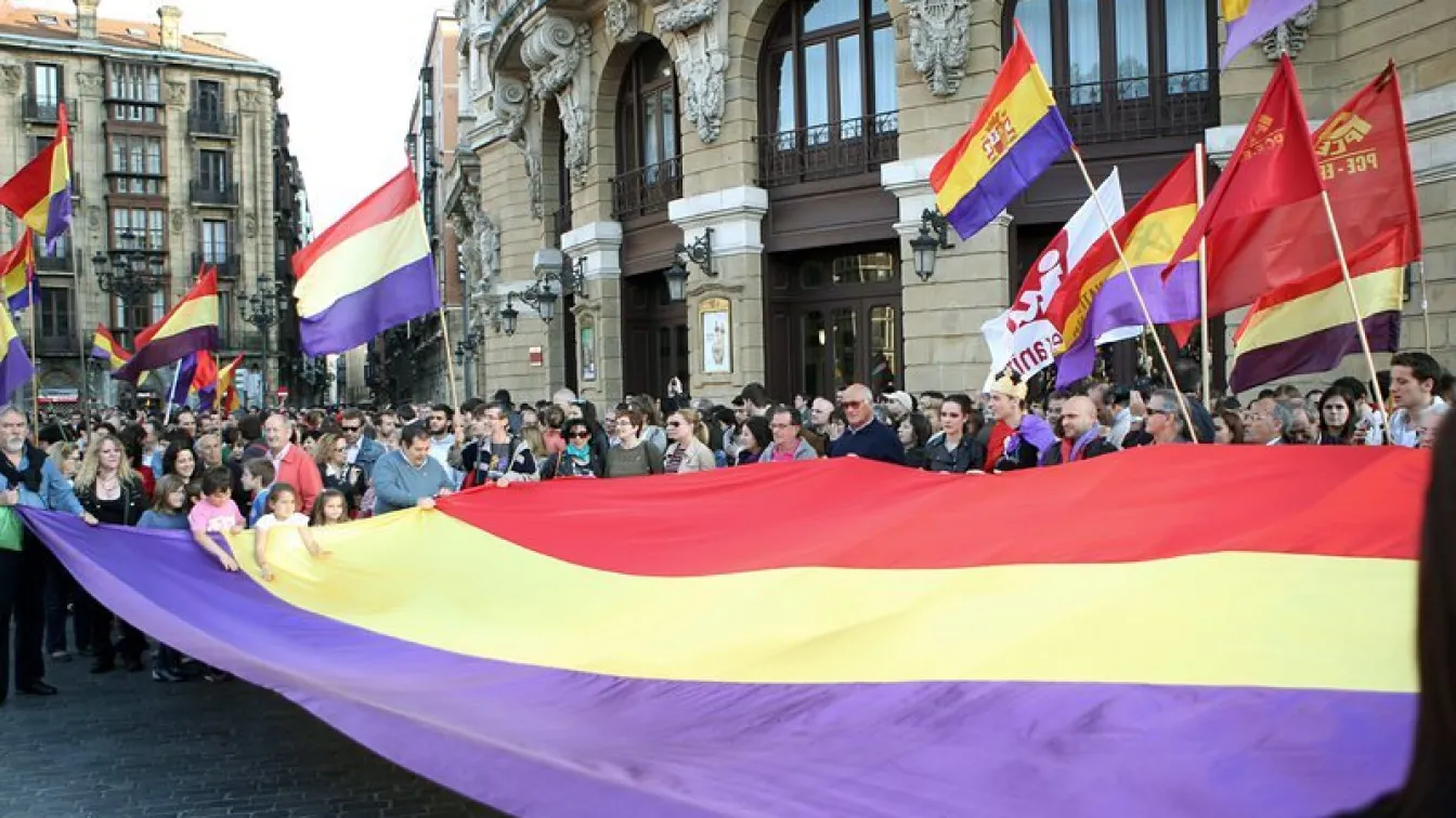 Испанските републиканци се надигнаха след абдикацията на Хуан Карлос (СНИМКИ)