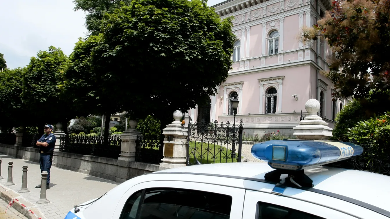 Съмнителен сак в Австрийското посолство в София отцепи района