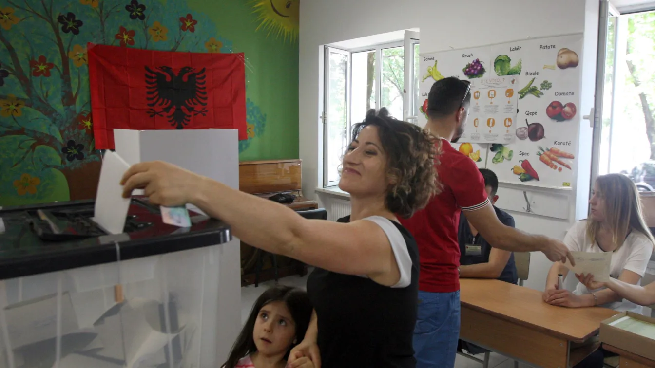 Управляващата социалистическа партия в Албания печели парламентарните избори