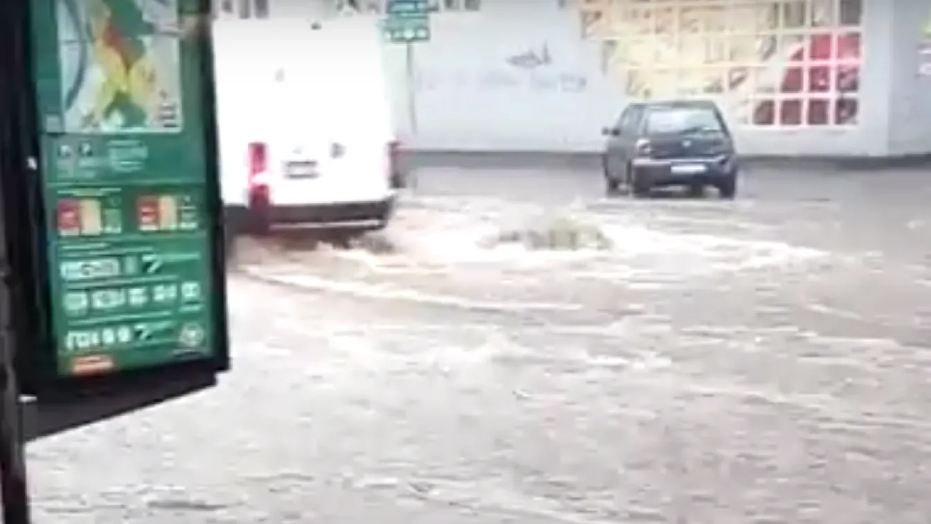 Потоп в Белград, опасност от поройни дъждове за цяла Сърбия (ВИДЕО)