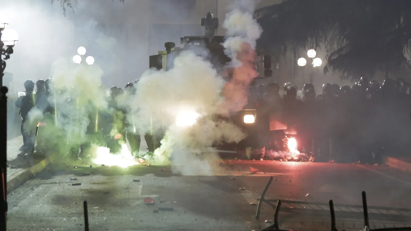 Антиправителствени протести в Албания: 13 души пострадаха при сблъсъци